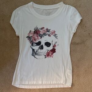 Freeze White Tee with Skull and Roses Design